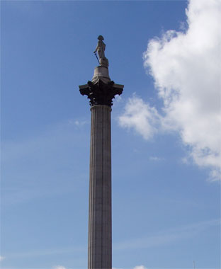 Statyn av Lord Nelson på Trafalgar Square i London Statyn av Lord Nelson på Trafalgar Square i London